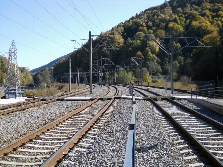Proiect deraiat. Linia de tren Oradea–Cluj ratează termenul și pierde bani europeni