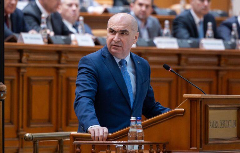 Țara – în recesiune, Bolojan – optimist | „Economie mai stabilă și mai puternică, prosperitate pe termen lung”