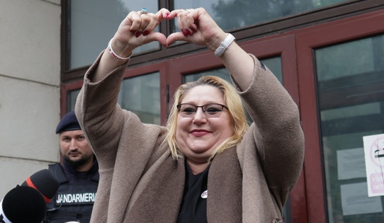 EXCLUSIV | Însurat cu forța, cu Diana Șoșoacă | Nu reușește să scape de ea!